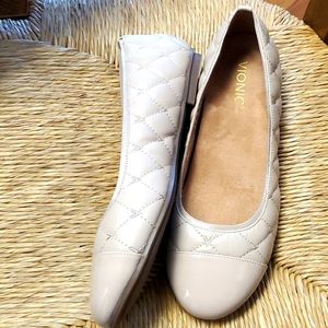 Vionic Desiree Flats 9 Wide